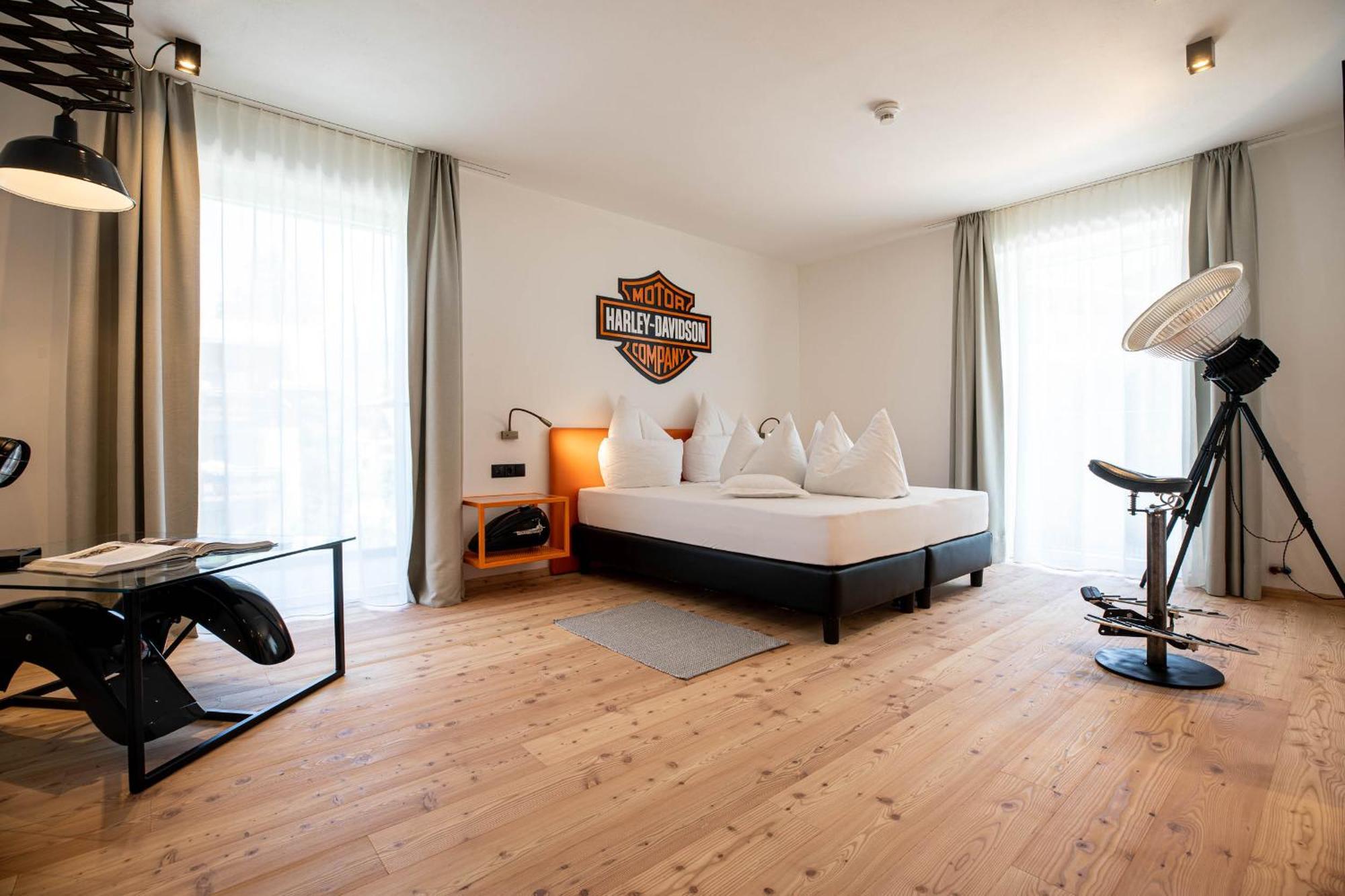 Deluxe Double Room Mountain View