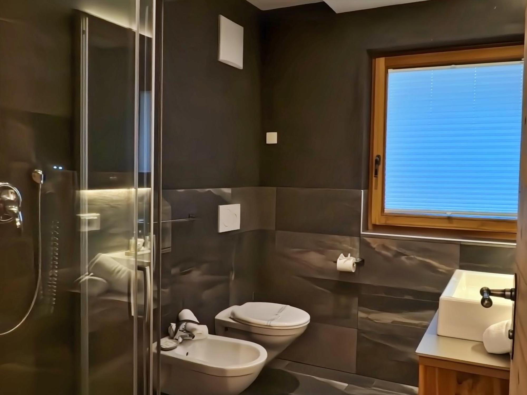 Deluxe Two-Bedroom Apartment